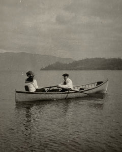 Couples Canoe Ride Snapshot